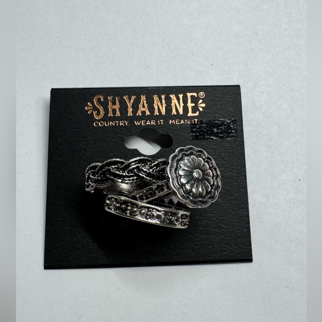 Size7 Shyanne Silver Floral Ring Set 20$